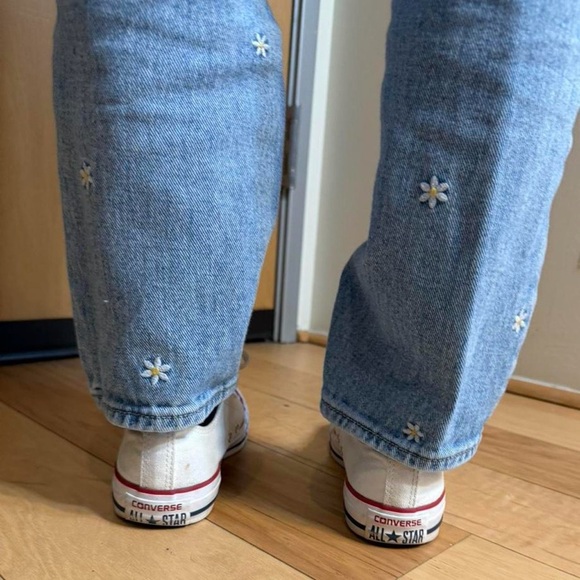 Converse All Star White and Red Sneakers - Picture 3 of 8